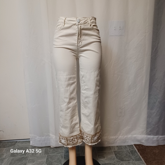 Charlies Denim - Charlies B Size 8 Cream Jeans with Embroidered Detail